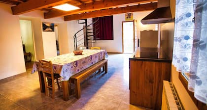 La Séranne, 7 couchages.
Climatisation, barbecue, piscine, parking gratuit.