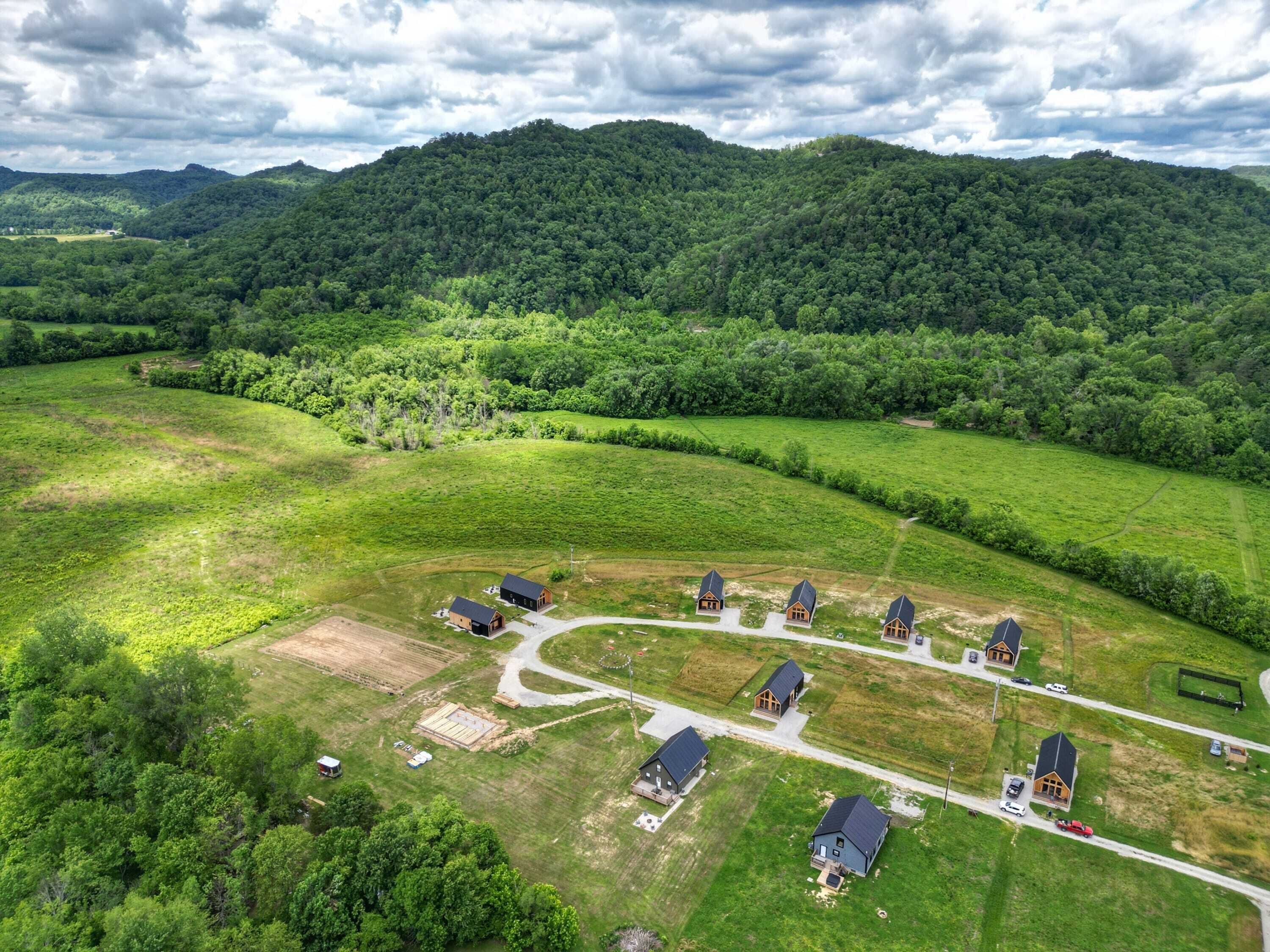 Three Suns Full Rental • 8 Cabins / Mountain Views
