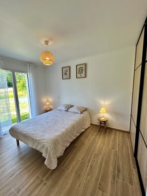 3 habitaciones, escritorio, tabla de planchar con plancha y wifi gratis 