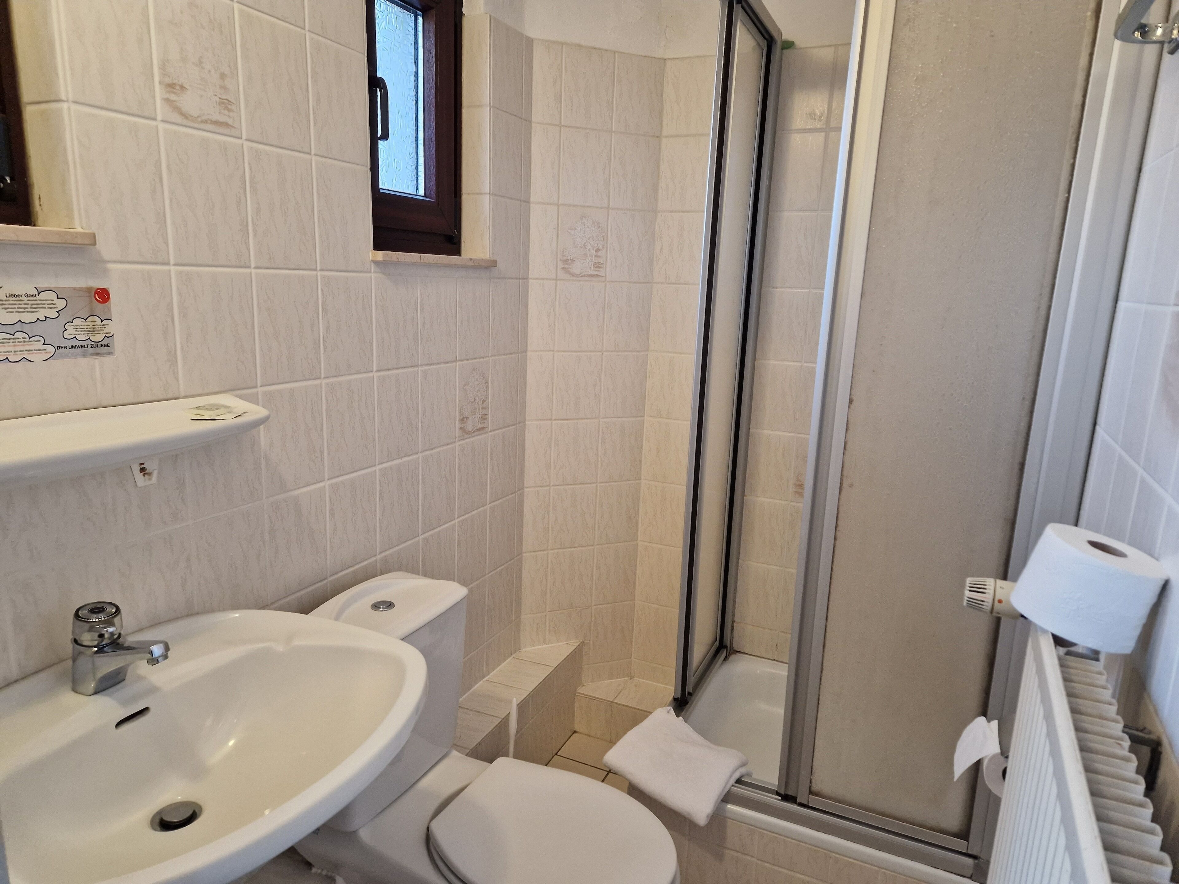 Standard-Doppel- oder -Zweibettzimmer | Badezimmer | Dusche