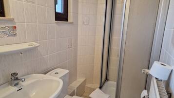 Standard-Doppel- oder -Zweibettzimmer | Badezimmer | Dusche