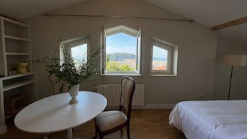 6 chambres, fer et planche à repasser, Wi-Fi gratuit, draps fournis