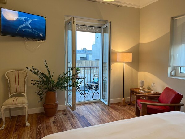 6 bedrooms, iron/ironing board, free WiFi, bed sheets