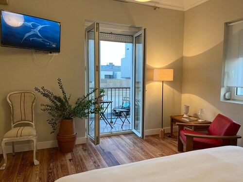 Classical summer villa in San Sebastian, splendid views of the sea and the city