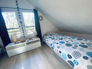 2 bedrooms, bed sheets - Naturist chalet at La Jenny, at the foot of the ocean (Le Porge)