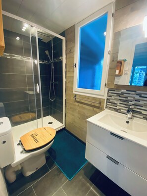 Toilet paper - Naturist chalet at La Jenny, at the foot of the ocean (Le Porge)