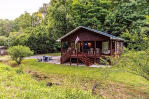 Exterior - Escape to the serene Diamond Creek Cabin (Bryson City)