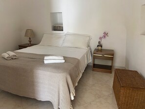 2 bedrooms, bed sheets
