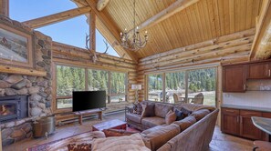TV, fireplace - Luxury Along the Gallatin! Huge Spacious Cabin (Gallatin Gateway)