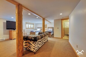 5 Schlafzimmer, Bügeleisen/Bügelbrett, Reisekinderbett, WLAN