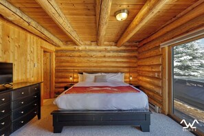 5 bedrooms, iron/ironing board, travel crib, WiFi