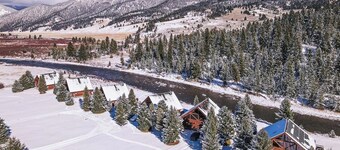 Luxury Along the Gallatin! Huge Spacious Cabin