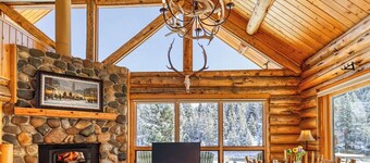 Luxury Along the Gallatin! Huge Spacious Cabin