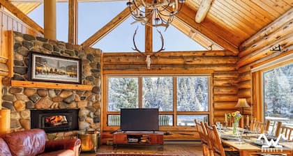 Luxury Along the Gallatin! Huge Spacious Cabin