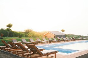Seasonal outdoor pool - Purcari Retreat (Purcari)