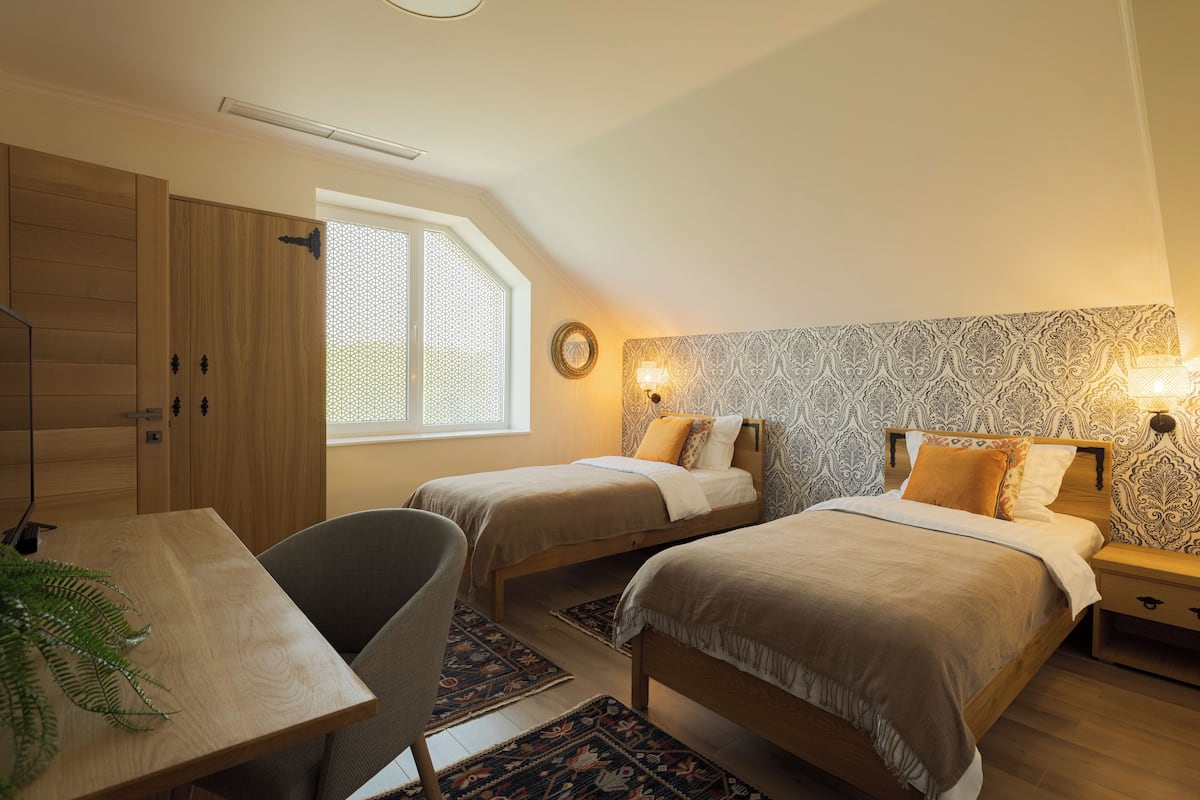 Hochwertige Bettwaren, Minibar, Zimmersafe, Schreibtisch