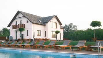 Alberca al aire libre por temporada