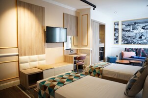 Standard-huone, 2 yhden hengen sänkyä, tupakointi kielletty, kaupunkinäköala | Minibaari, tallelokero huoneessa, yksilöllisesti sisustettu