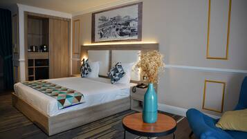 Chambre Premium, non-fumeurs, vue ville | Minibar, coffres-forts dans les chambres, décoration personnalisée