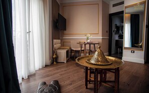 Signature Suite, Non Smoking, City View | Living area