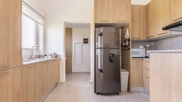 Comfort Apartment, Private Pool | Private kitchen | Full-size fridge, microwave, oven, stovetop