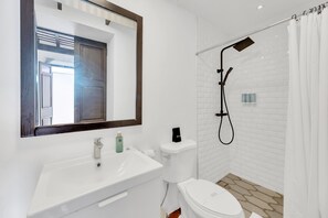 Bruser, hårtørrer, håndklæder