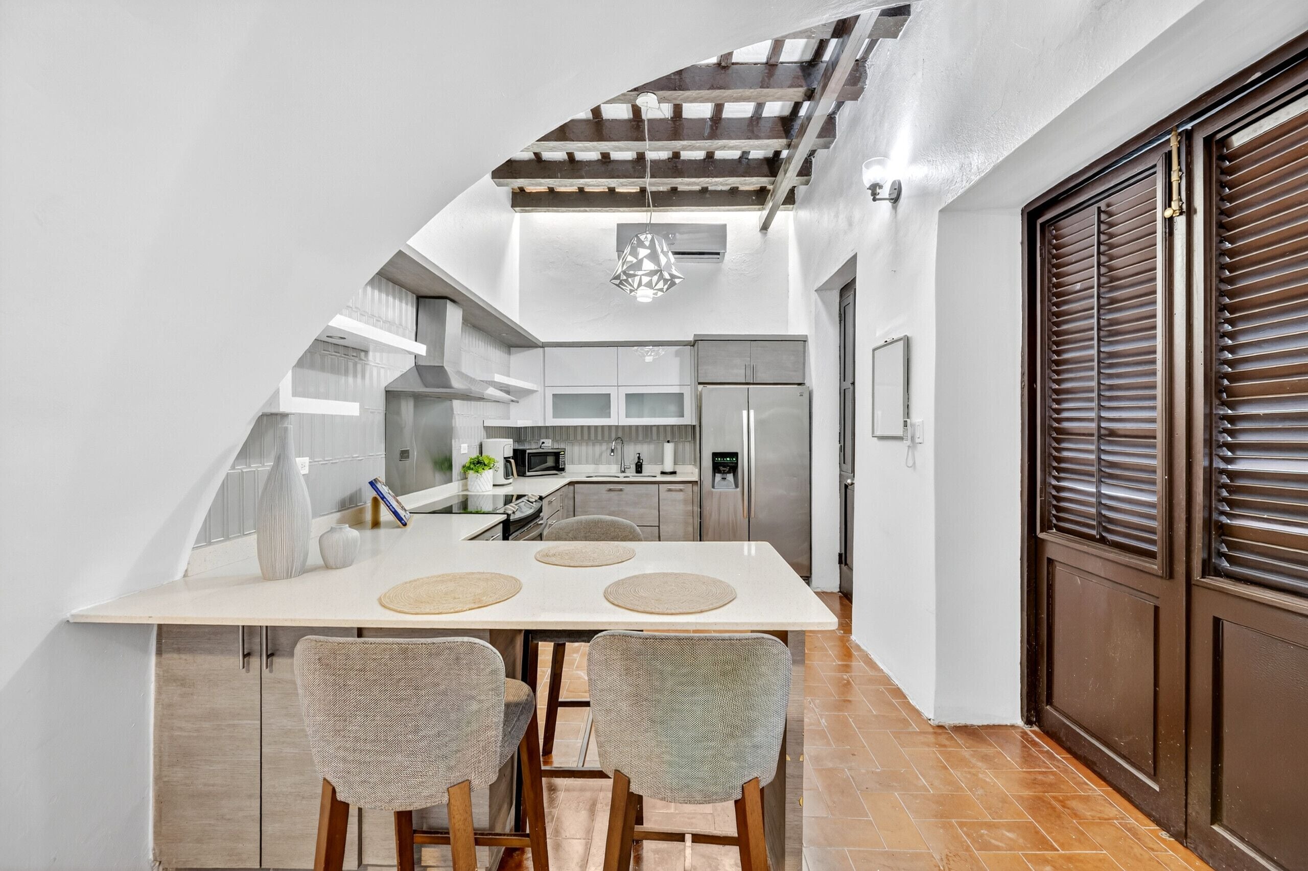 ثلاجة، ميكروويف، فرن، ماكينة لصنع القهوة/الشاي