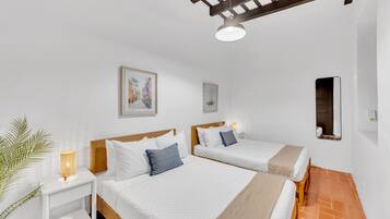 3 bedrooms, iron/ironing board