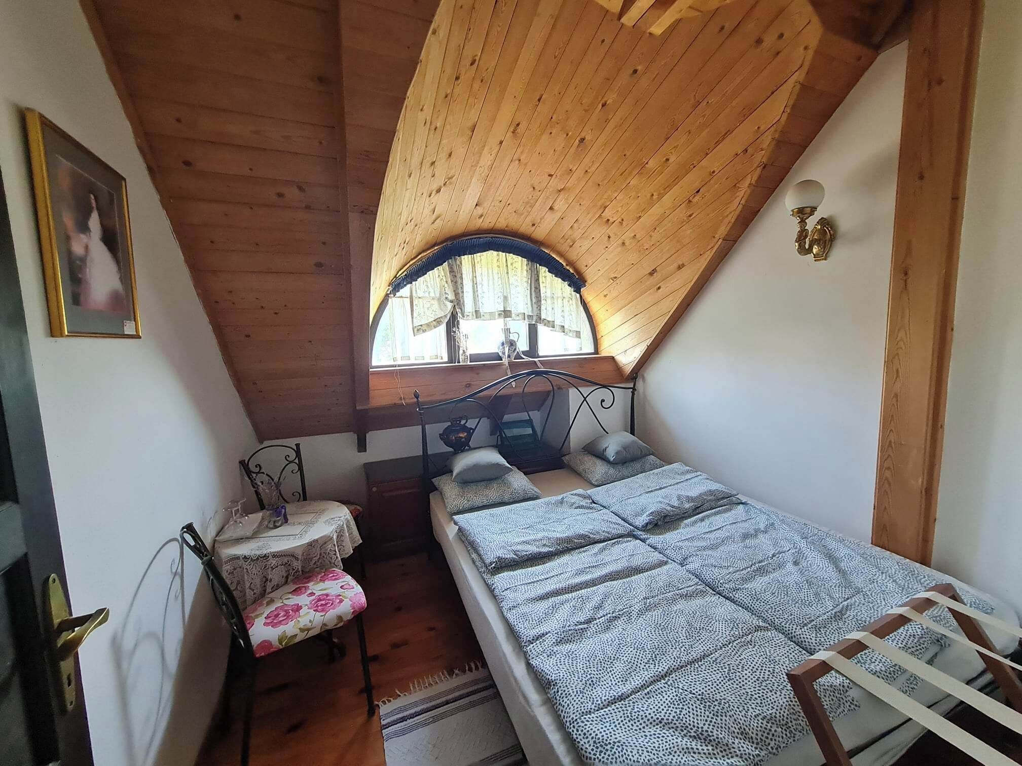 5 bedrooms, WiFi, bed sheets