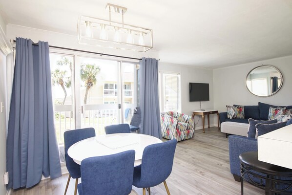 TV, DVD player - SPC 1003 – Golf course condo, with private beach access, free golf and more (destin)