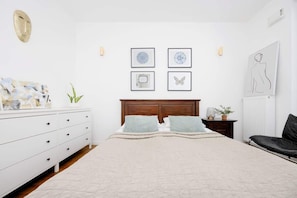 2 habitaciones, escritorio, tabla de planchar con plancha y wifi 