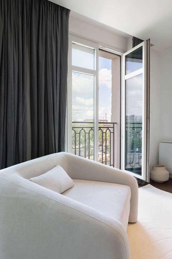 Interior - An Amazing 2-BR/1BA Duplex au Quai des Orfèvres (Paris)