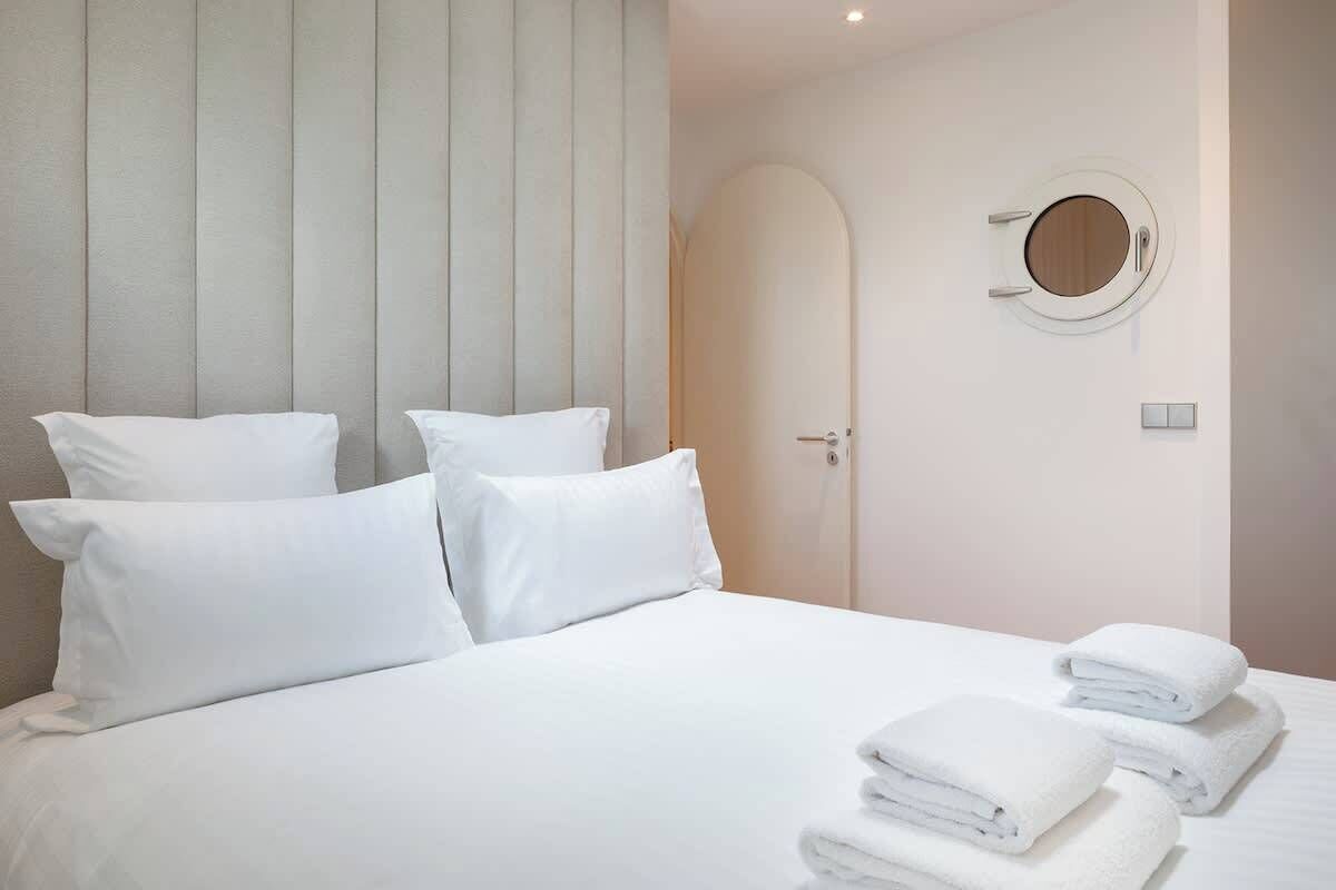2 bedrooms, travel crib, WiFi, bed sheets
