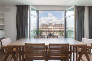 Dining - An Amazing 2-BR/1BA Duplex au Quai des Orfèvres (Paris)