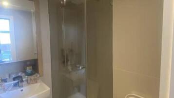 Apartment | Bathroom