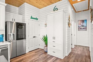 Fridge, microwave, oven, stovetop - Sunrise Beach~Private Pool~Boardwalk~Arcade Games (Port Aransas)