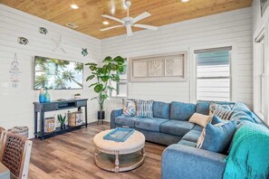 TV, DVD player, offices - Sunrise Beach~Private Pool~Boardwalk~Arcade Games (Port Aransas)