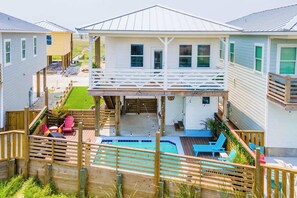 Terrace/patio - Sunrise Beach~Private Heated Pool~Arcade Games (Port Aransas)