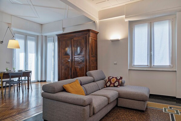 Apartment | Living area | TV - Beauty & Design in the Center by Wonderful Italy (Genoa)