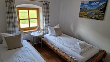 Kamar Double atau Twin Comfort | Didekorasi berbeda-beda dan dilengkapi dengan perabotan berbeda-beda