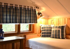 3 slaapkamers, een strijkplank/strijkijzer, reisbedje, beddengoed
