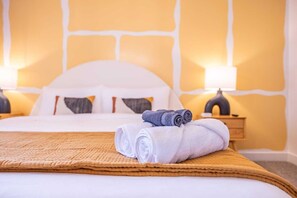 5 sovrum, skrivbord, strykjärn/strykbräda och resesäng