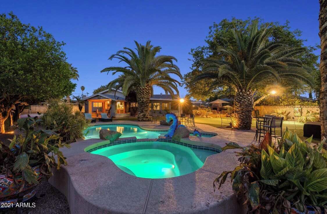 Resort Style Luxury Pool Spa Golf Basketball Court
