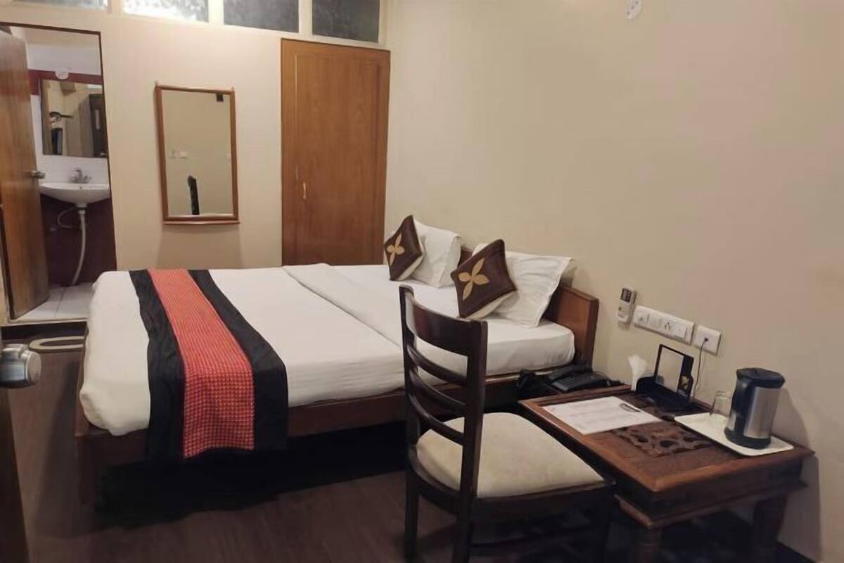 Desk, WiFi (free), bed sheets