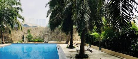 Kolam renang outdoor