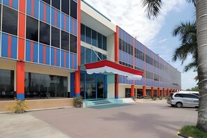 المنشأة من الخارج