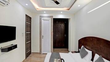 Phòng dành cho gia đình | Bàn, màn/rèm cản sáng, giường gấp/giường phụ (phụ phí)