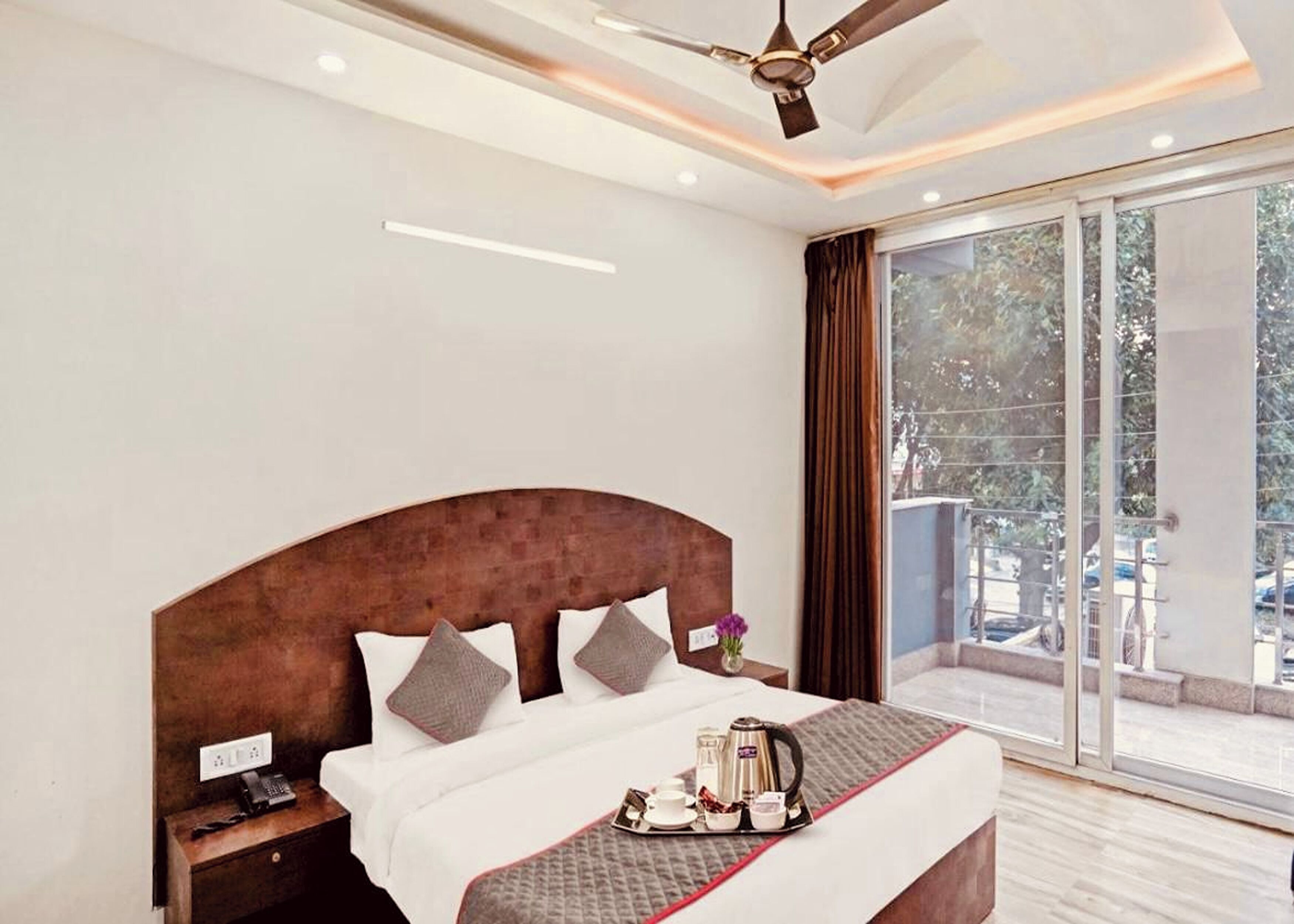 Family Room | Desk, blackout curtains, rollaway beds, free WiFi