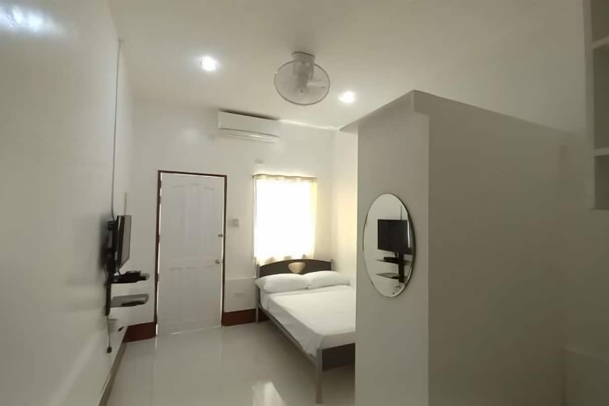 Desk, iron/ironing board, free WiFi, bed sheets