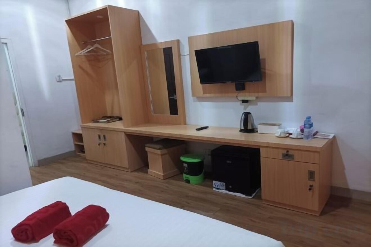 Desk, blackout curtains, free WiFi, bed sheets